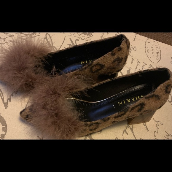 Woman’s stylish Shein animal print low pumps. Size 6. Never worn. - Picture 2 of 9
